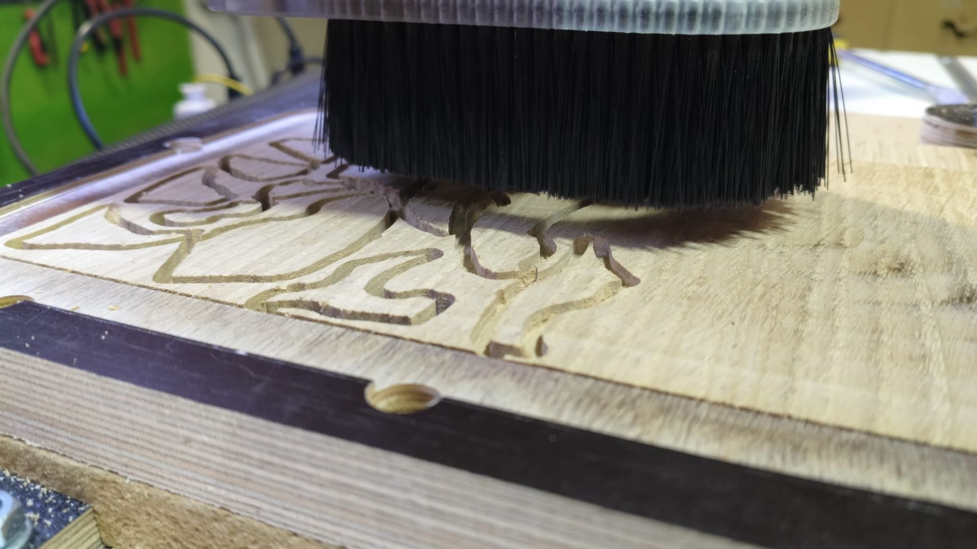 CNC-Fräse fräst Mosaikteile